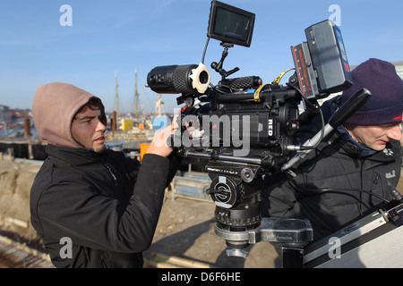 Flensburg, Allemagne, caméraman pour la production de film, l'ombre sur le port de Flensburg Banque D'Images