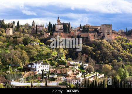 Les Palais Nasrides de l'Alhambra, Granada - vue de Sacromonte le soir Banque D'Images