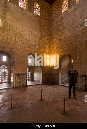 Salle des Ambassadeurs, dans l'intérieur de la Tour de Comares, Palais Nasrides, Alhambra, Granada, Espagne Banque D'Images