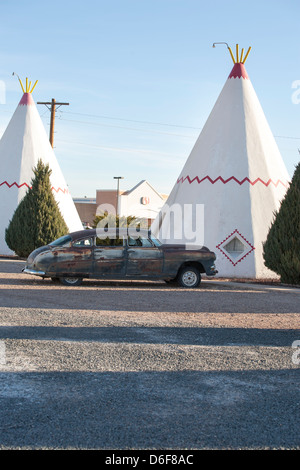 Vieilles voitures classiques à Wigwam Motel à Holbrook, Arizona, United States, Amérique du Nord Banque D'Images