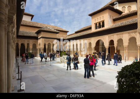 Patio des Lions, le Patio de los Leones, Palais Nasrides, Alhambra, Granada Banque D'Images