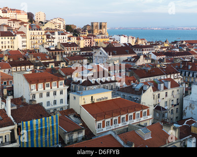 Lisbonne, Portugal, vue depuis le pont supérieur de l'ascenseur de Santa Justa Banque D'Images