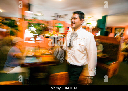 Homme garçon mexicain photographié dans Fiesta Mexicana restaurant, Salida, Colorado, USA Banque D'Images