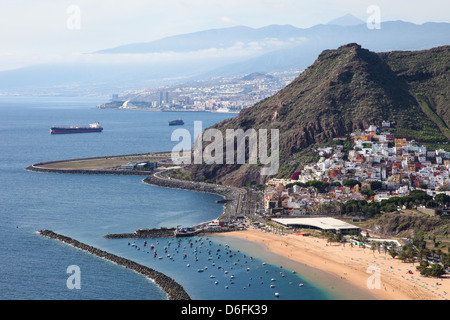 Playa de Las Teresitas, une célèbre plage près de Santa Cruz de Tenerife dans le nord de Tenerife, Canaries, Espagne Banque D'Images