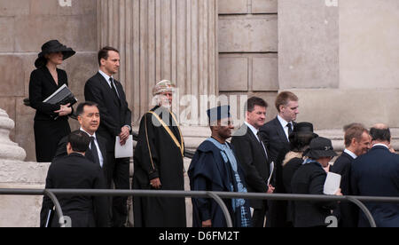 Londres, Royaume-Uni, 17 avril 2013. Les dignitaires étrangers sont parmi les personnes qu'ils quittent le service funèbre de La Baronne Thatcher à la cathédrale St Paul. Banque D'Images