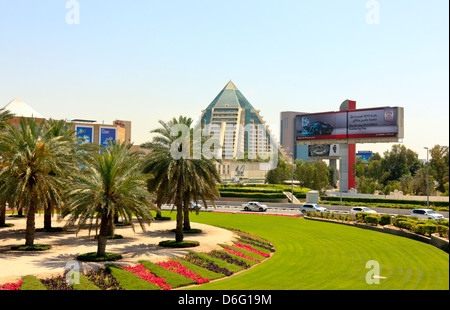 Jardin et parc proche centre commercial Wafi, Dubaï, Émirats Arabes Unis Banque D'Images