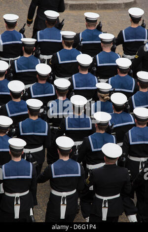 Londres, Royaume-Uni, 17 avril 2013. La Royal Navy prend part à la procession lors des funérailles de Margaret Thatcher. Crédit : Sarah Peters/Alamy Live News Banque D'Images