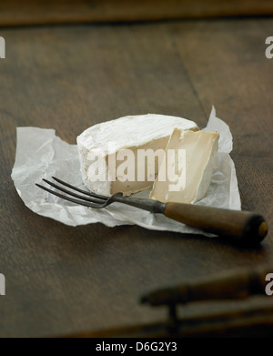 Fromage doux le lait de vache et fourche existante Banque D'Images