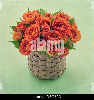 Bouquet de roses orange sur background with copy space Banque D'Images