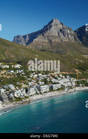 Appartements de luxe, Clifton Beach, et Table Mountain, Cape Town, Afrique du Sud - vue aérienne Banque D'Images