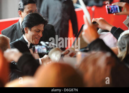 La star de Bollywood Shah Rukh Khan arrive pour la première du film 'Don - Le Roi est de retour" au cours de la 62e édition du Festival International du Film de Berlin, à Berlin, Allemagne, 11 février 2012. Le film est présenté dans la section Berlinale Special à la 62e Berlinale allant du 09 au 19 février. Photo : Angelika Warmuth Banque D'Images