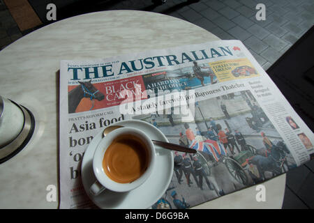 Adélaïde, Australie. 18 avril 2013. . Les imposantes funérailles de la Baronne Thatcher est couvert sur la première page du journal The national australien. Credit : Amer Ghazzal /Alamy Live News Banque D'Images