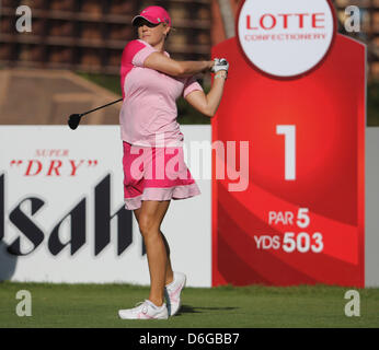 Le 17 avril 2013 - Kapolei, HI, USA - 17 Avril 2013 : Amanda Blumenhurst tees off au premier tour de la 2013 Championnat Lotte présenté par J Golf au Ko Olina Golf Club. Banque D'Images