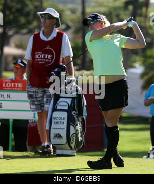 Le 17 avril 2013 - Kapolei, HI, USA - 17 Avril 2013 : Nicole Smith tees off au premier tour de la 2013 Championnat Lotte présenté par J Golf au Ko Olina Golf Club. Banque D'Images