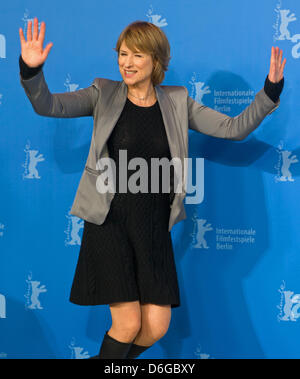 L'actrice allemande Corinna Harfouch pose à un photocall pour le film Home pour le week-end' (Was bleibt) lors de la 62e édition du Festival International du Film de Berlin, à Berlin, Allemagne, 14 février 2012. Le film est présenté en compétition à la 62e Berlinale allant du 09 au 19 février. Photo : Tim Brakemeier dpa/lbn  + + +(c) afp - Bildfunk + + + Banque D'Images