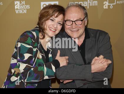 Martina Gedeck Acteurs et Klaus Maria Brandauer arrivent pour la première de 'Die Ausloeschung» au Astor Film Lounge à Berlin, Allemagne, 17 avril 2013. Photo : Joerg Carstensen Banque D'Images