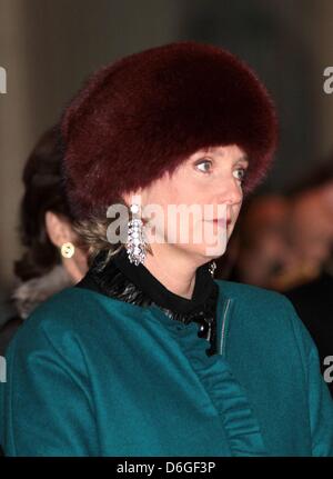 La Princesse Astrid de Belgique arrive pour la messe spéciale pour commémorer le décès de membres de la famille royale belge à l'église Notre Dame à Bruxelles, Belgique, 16 février 2012. Photo : Albert Nieboer dpa Pays-bas OUT Banque D'Images