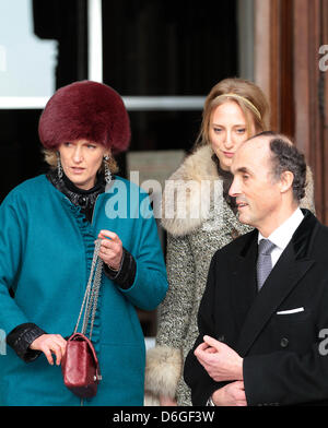 La Princesse Astrid et la Princesse Maria Laura, le Prince Lorenz de Belgique arrive pour la messe spéciale pour commémorer le décès de membres de la famille royale belge à l'église Notre Dame à Bruxelles, Belgique, 16 février 2012. Photo : Albert Nieboer dpa Pays-bas OUT Banque D'Images