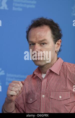 L'acteur et réalisateur américain Stephen Elliott assiste à l'appel de la photo avant la conférence de presse de 'Cherry' lors de la 62e Festival International du Film de Berlin, Berlinale, à l'hôtel Hyatt à Berlin, Allemagne, le 16 février 2012. Photo : Hubert Boesl Banque D'Images