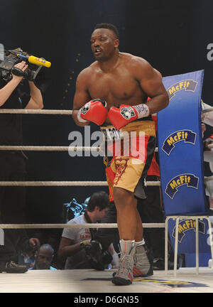 Dereck Chisora boxeur britannique au cours de la WBC World Heavyweight Championship contre boxeur ukrainien Vitali Klitschko dans la Halle olympique de Munich, Allemagne, 18 février 2012. Klitschko a défendu son titre des poids lourds du Conseil mondial de la boxe. Photo : Marc Mueller Banque D'Images