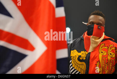 Dereck Chisora boxeur britannique au cours de la WBC World Heavyweight Championship contre boxeur ukrainien Vitali Klitschko dans la Halle olympique de Munich, Allemagne, 18 février 2012. Klitschko a défendu son titre des poids lourds du Conseil mondial de la boxe. Photo : Marc Mueller Banque D'Images