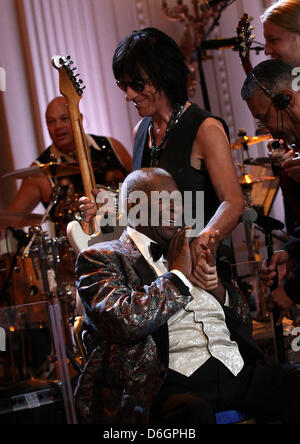 Le guitariste Jeff Beck accueille la légende du Blues B.B. King à une performance avec un tout-star cast à un événement de la Maison Blanche à la maison blanche : Red, White and Blues, le 21 février 2012 à Washington, DC. Dans le cadre de la performance en séries, de la musique et des artistes contemporains ont été invités à effectuer à la Maison Blanche pour une célébration de la musique Blues et dans la r Banque D'Images