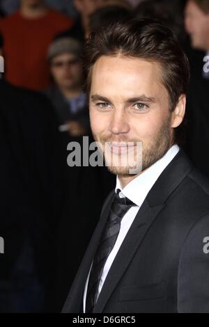 L'acteur Taylor Kitsch assiste à la première mondiale de "John Carter" du Regal Cinemas L.A. Stade 14 vit à Los Angeles, USA, le 22 février 2012. Photo : Hubert Boesl Banque D'Images