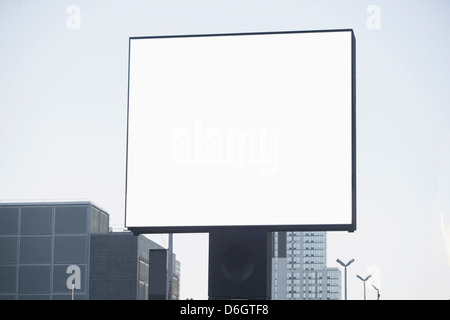 Blank billboard en centre-ville Banque D'Images