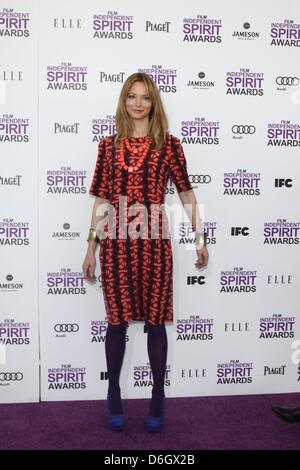 L'actrice Sienna Guillory assiste à la 27e Annual Film Independent Spirit Awards dans une tente sur la plage de Santa Monica à Los Angeles, USA, le 25 février 2012. Photo : Hubert Boesl Banque D'Images