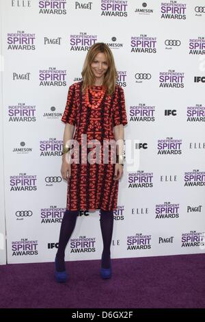 L'actrice Sienna Guillory assiste à la 27e Annual Film Independent Spirit Awards dans une tente sur la plage de Santa Monica à Los Angeles, USA, le 25 février 2012. Photo : Hubert Boesl Banque D'Images