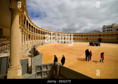 Ouvrir la porte aux arènes de Ronda, ouvert en 1785, l'un des plus vieux et le plus célèbre arène de corrida en Espagne. Banque D'Images