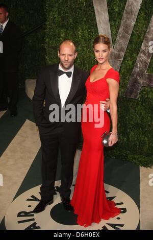 Acteur Jason Statham et Guillaume Gallienne modèle assiste à la 2012 Vanity Fair Oscar Party at Sunset Tower à Los Angeles, USA, le 26 février 2012. Photo : Hubert Boesl Banque D'Images