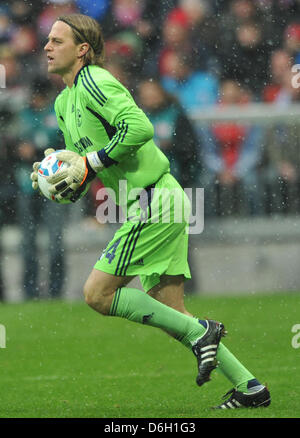 Le gardien de Schalke Timo Hildebrand est représenté au cours de la Bundesliga match de foot entre FC Bayern Munich et le FC Schalke 04 à l'Allianz Arena de Munich, Allemagne, 26 février 2012. Photo : Peter Kneffel Banque D'Images