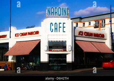 Nardini's ice cream parlour et le café de Largs, Ecosse Banque D'Images