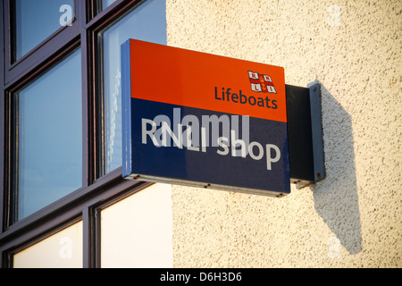 Cadeaux de la RNLI au poste de recherche et sauvetage Banque D'Images