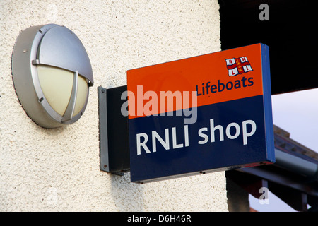 Cadeaux de la RNLI au poste de recherche et sauvetage Banque D'Images