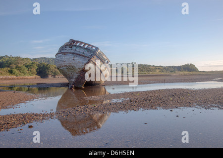 Bateau naufragé Dulas Anglesey Pays de Galles UK Beach Banque D'Images