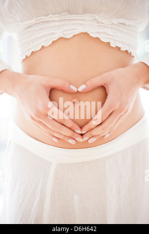 L'abdomen de la femme enceinte Banque D'Images