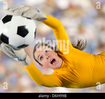 Joueur de foot ball rattrapage dans l'air Banque D'Images