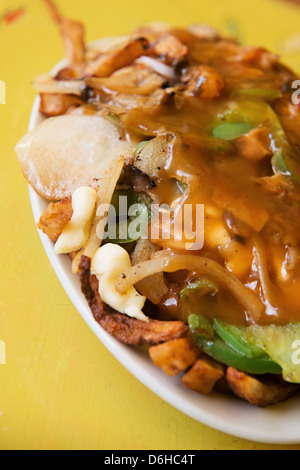 La poutine de la Banquise Restaurant sur le Plateau Mont-Royal à Montréal Banque D'Images