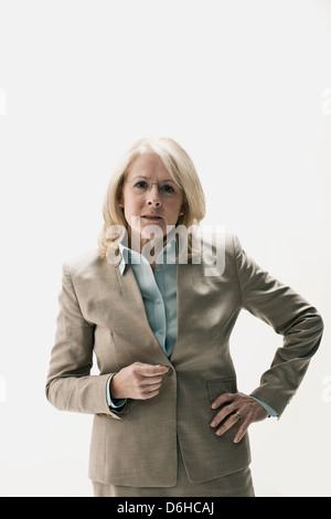 Portrait of mature businesswoman wearing glasses Banque D'Images