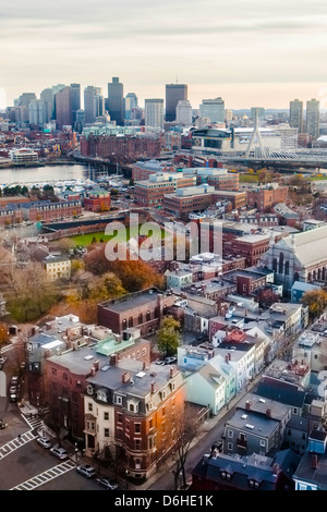 Boston skyline de Bunker Hill Monument à Charlestown Massachusetts Banque D'Images