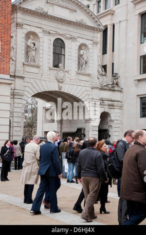 Londres, Royaume-Uni. 17 avril, 2013. Vous funèbre lors des funérailles de la Baronne Thatcher tenue à la Cathédrale St Paul, à Londres, Royaume-Uni le 17 avril 2013. Margaret Thatcher a également connu sous le nom de "dame de fer" était le plus ancien Premier ministre britannique du 20e siècle et est la seule femme à avoir occupé la fonction. Banque D'Images