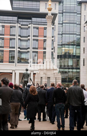 Vous funèbre lors des funérailles de la Baronne Thatcher tenue à la Cathédrale St Paul, à Londres, Royaume-Uni le 17 avril 2013. Margaret Thatcher a également connu sous le nom de "dame de fer" était le plus ancien Premier ministre britannique du 20e siècle et est la seule femme à avoir occupé la fonction. Banque D'Images