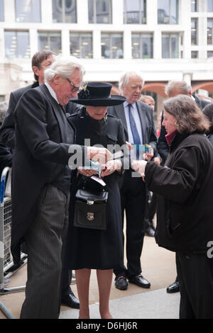 Vous funèbre lors des funérailles de la Baronne Thatcher tenue à la Cathédrale St Paul, à Londres, Royaume-Uni le 17 avril 2013. Margaret Thatcher a également connu sous le nom de "dame de fer" était le plus ancien Premier ministre britannique du 20e siècle et est la seule femme à avoir occupé la fonction. Banque D'Images