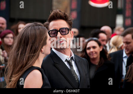 Londres, Royaume-Uni. 18 avril 2013 Robert Downey Jr. qui joue Tony Stark/Iron Man dans le film assiste à la première UK de Iron Man 3, à l'Odeon Leicester Square. Credit : Pete Maclaine/Alamy Live News Banque D'Images