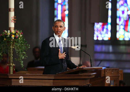 Boston, Massachusetts, USA. 18 avril, 2013. Le président des États-Unis Barack Obama parle à un service de prière œcuménique pour les victimes de l'attentat du Marathon de Boston intitulée 'La guérison de notre ville, à la cathédrale de la Sainte Croix le 18 avril 2013 à Boston, Massachusetts. Banque D'Images