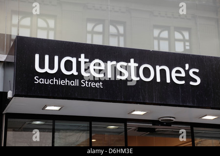 Enseigne Waterstone's Bookshop sur Sauchiehall Street dans le centre-ville de Glasgow, en Écosse, au Royaume-Uni Banque D'Images