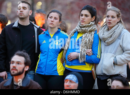 Veillée aux chandelles sur le Boston Common à la suite d'explosions sur la ligne d'arrivée du Marathon de Boston Banque D'Images