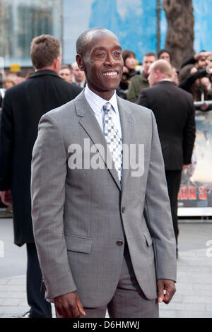 Londres, Royaume-Uni. 18 avril 2013. Don Cheadle qui joue James Rhodes/machine de guerre au film assiste à la première UK de Iron Man 3, à l'Odeon Leicester Square. Credit : Pete Maclaine/Alamy Live News Banque D'Images